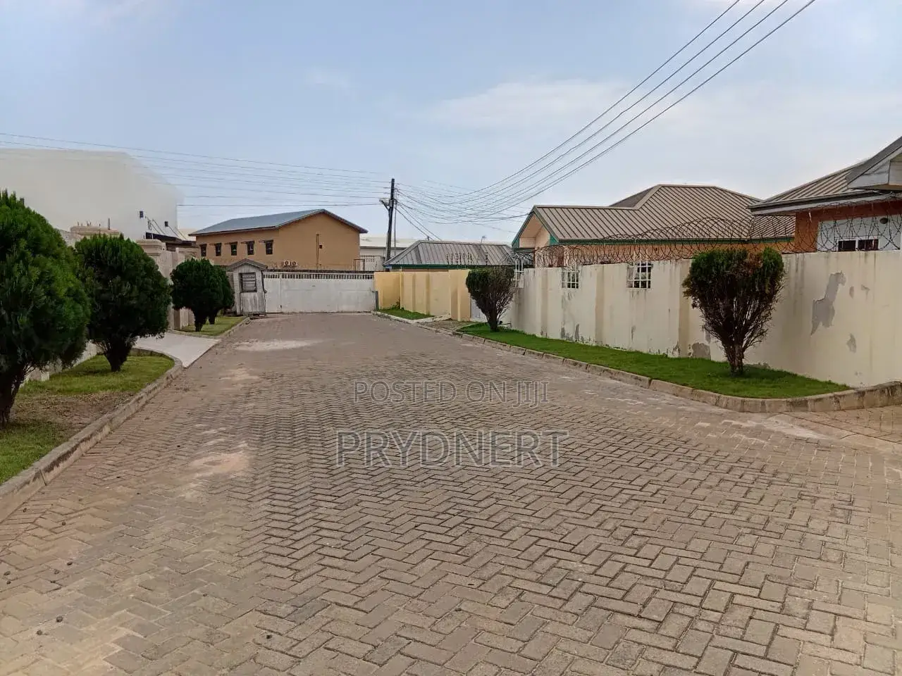 3bdrm House in C25 Estate, Tema Metropolitan for rent