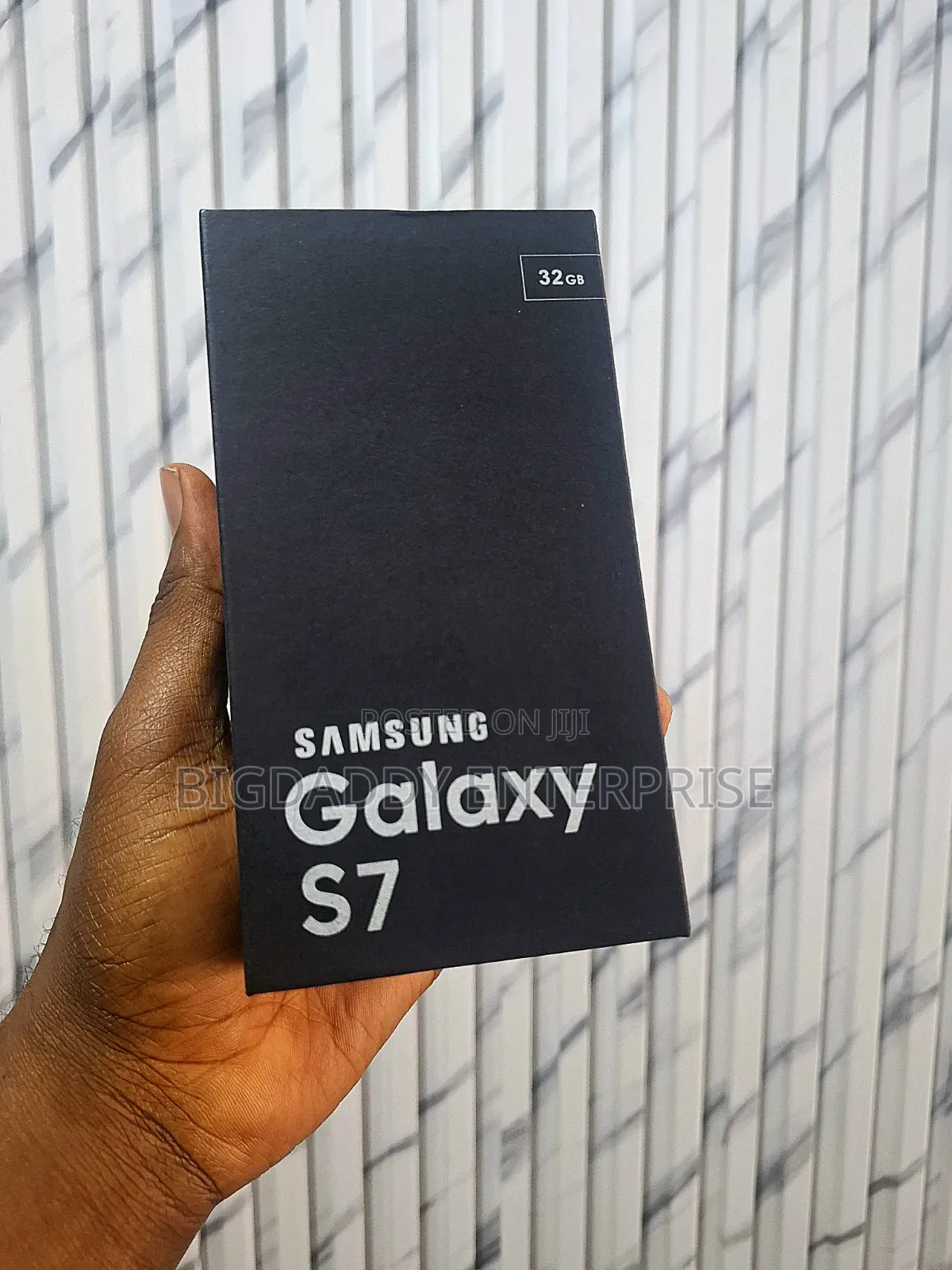 New Samsung Galaxy S7 32 GB Black