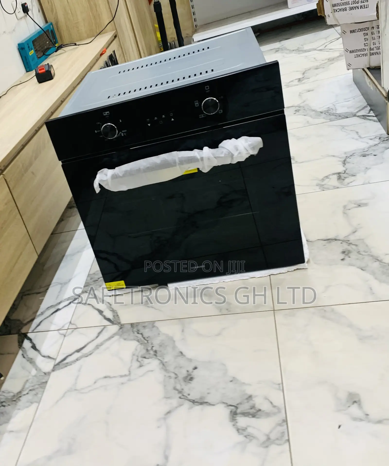 Exclusive Black Sleek Tempered Kenwood Electric and Gas Oven