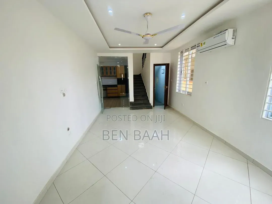 2bdrm Duplex in Ben Properties, The Mall for rent