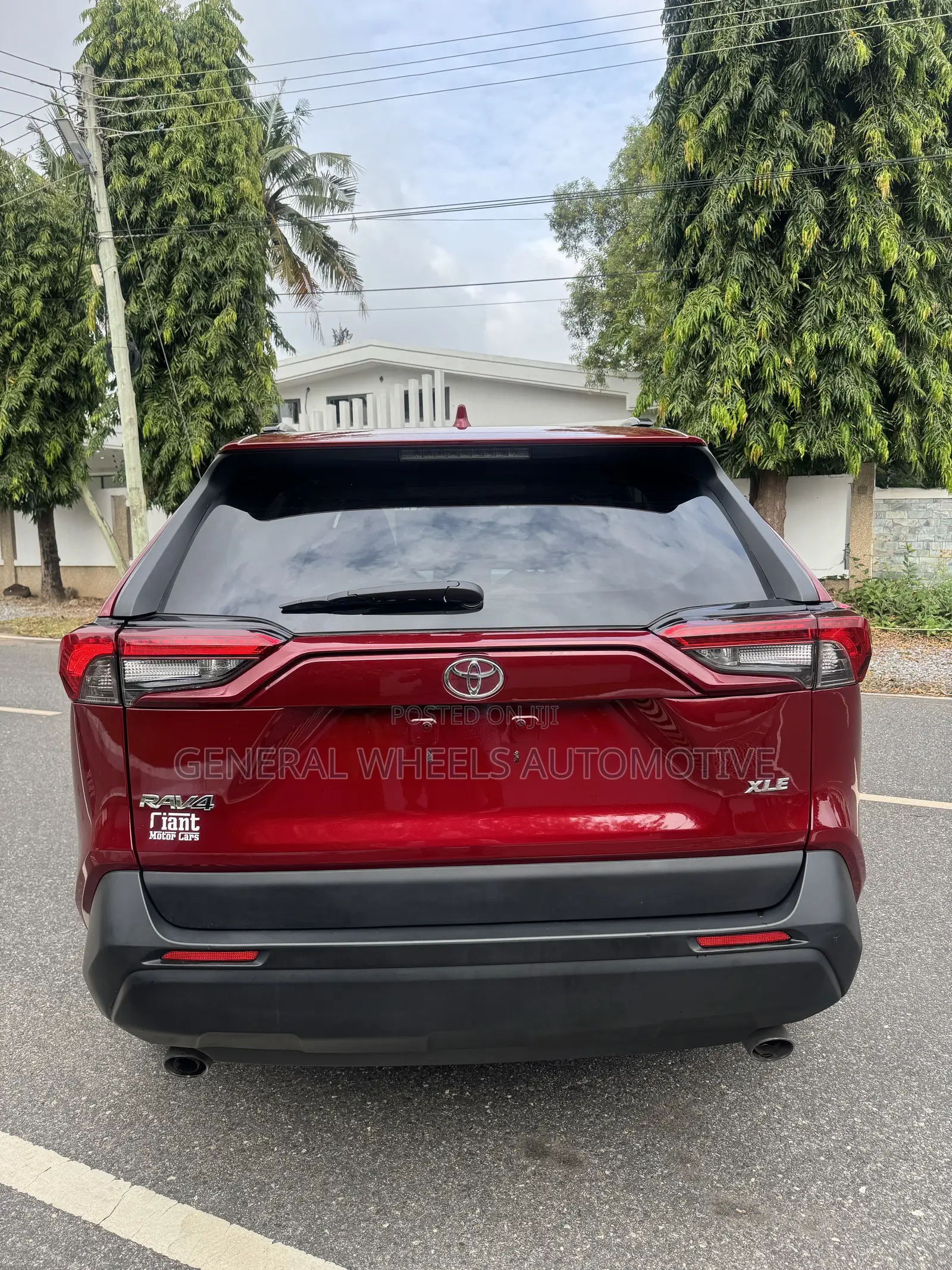 Toyota RAV4 XLE AWD 2019 Red