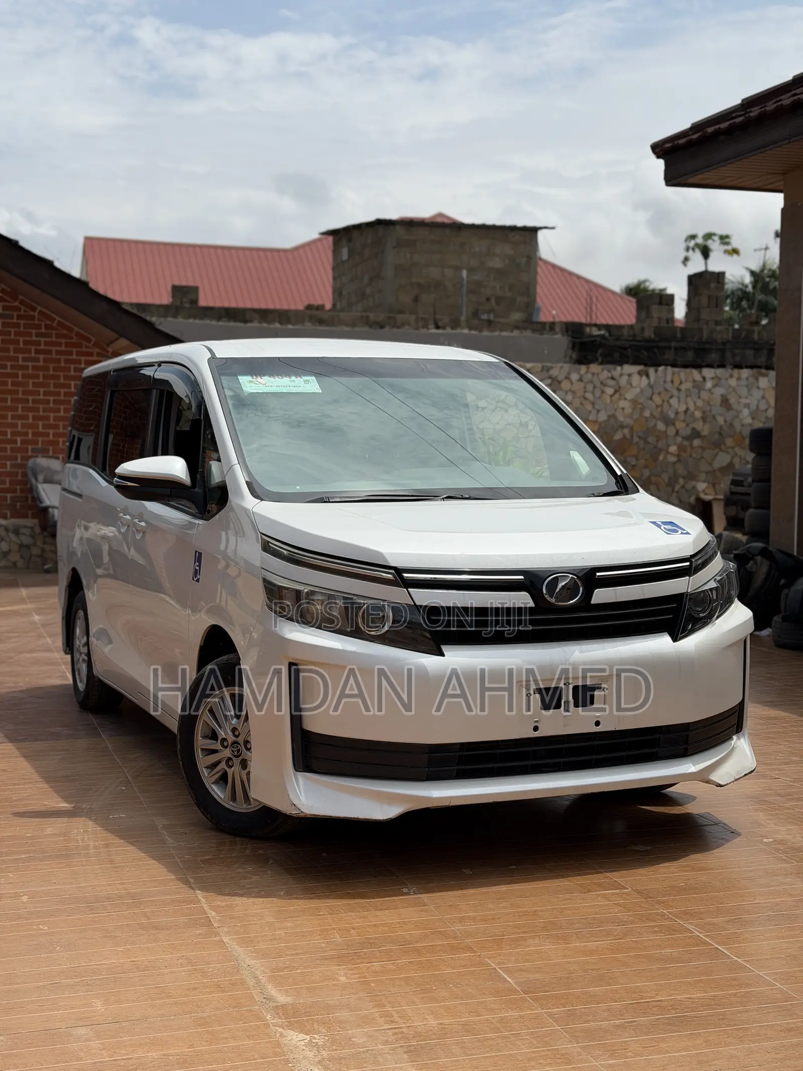Toyota Voxy X 2WD 8-Seater 2015 White