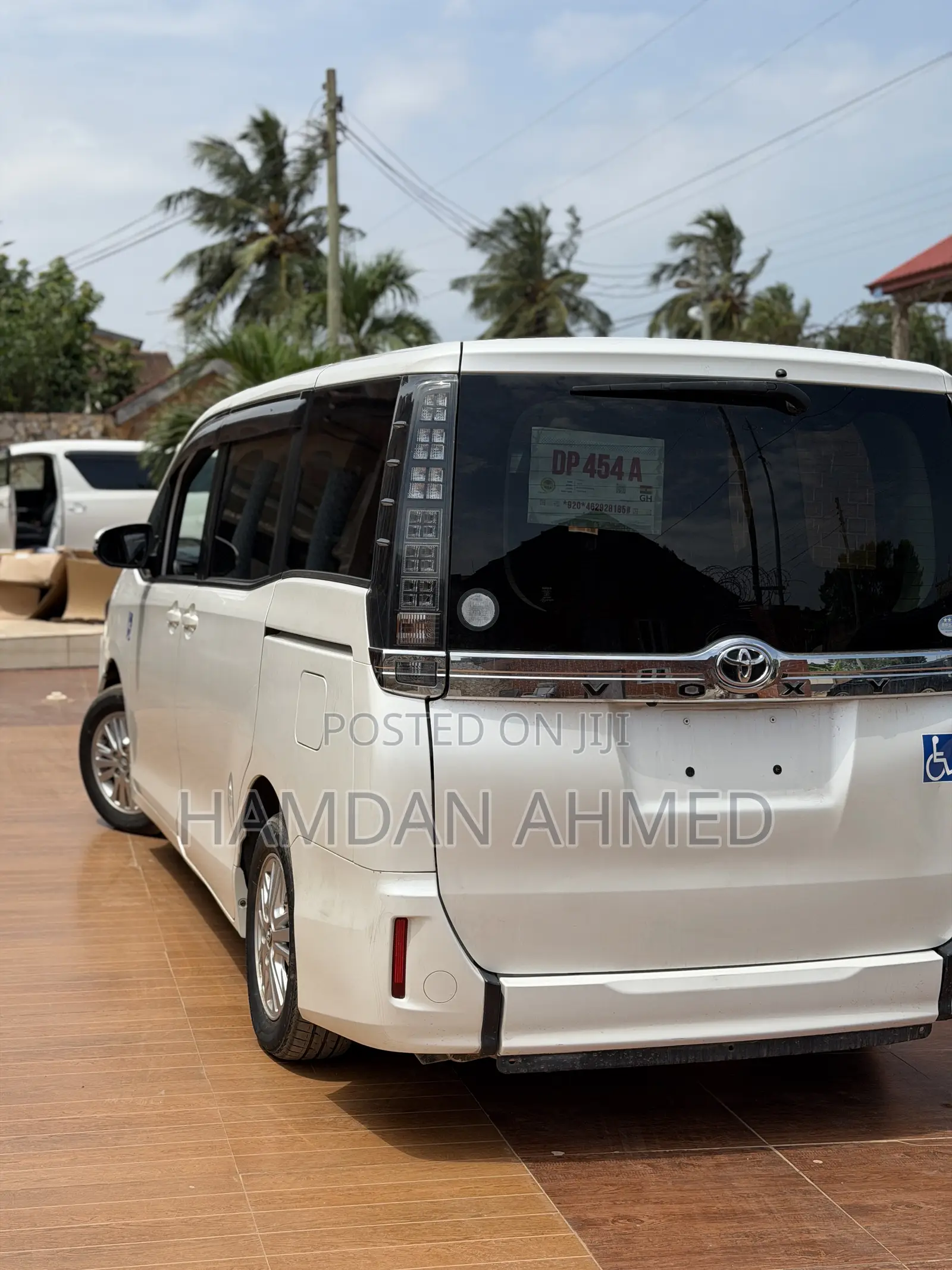 Toyota Voxy X 2WD 8-Seater 2015 White