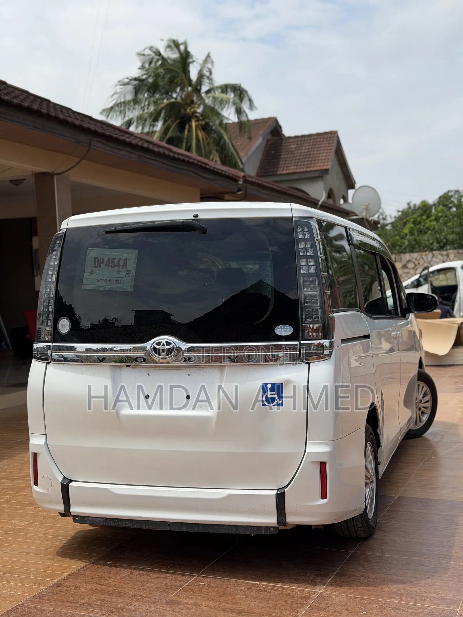 Toyota Voxy X 2WD 8-Seater 2015 White