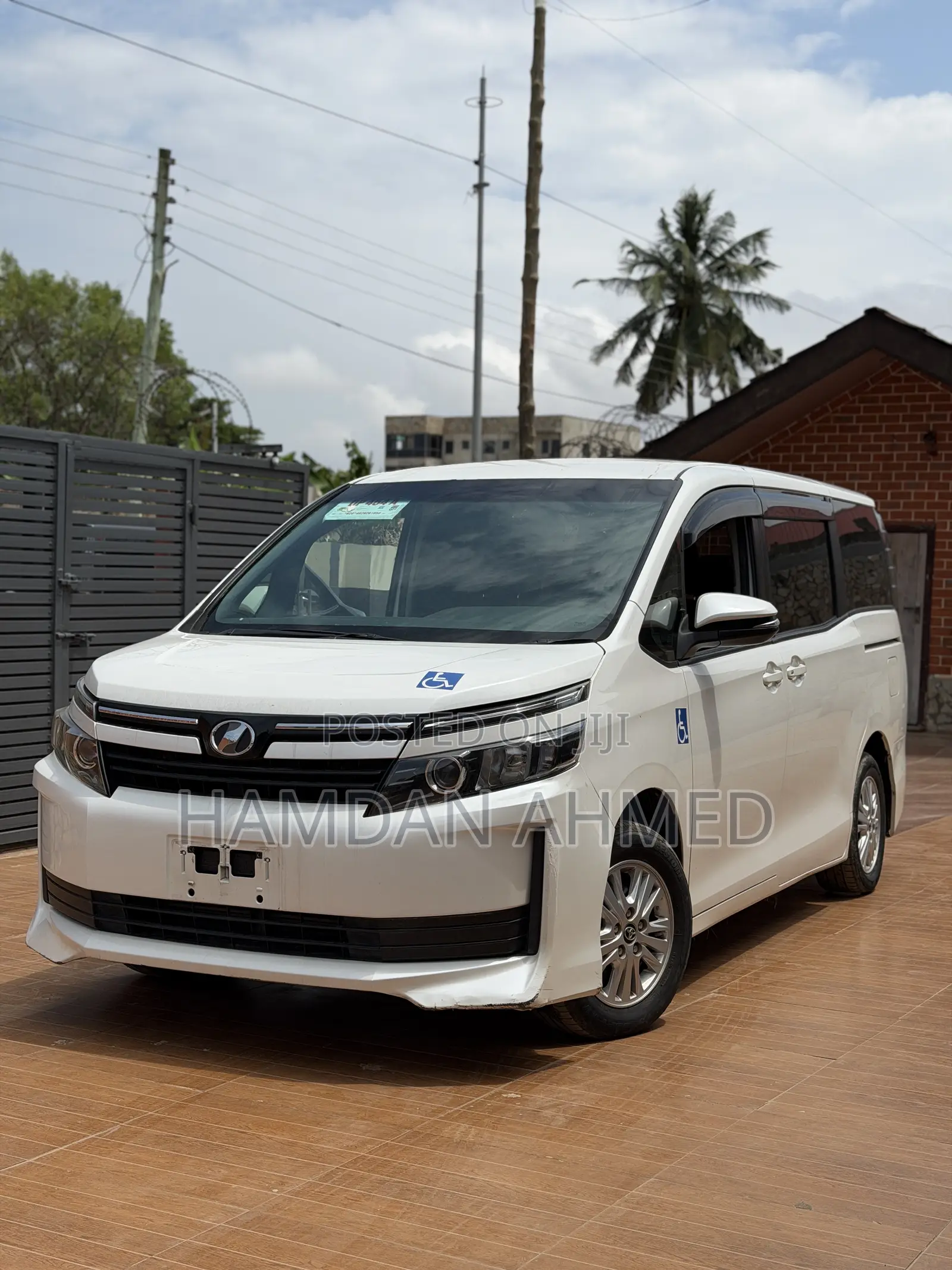 Toyota Voxy X 2WD 8-Seater 2015 White
