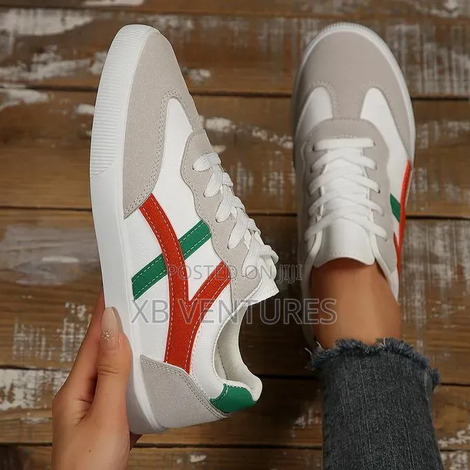 Women's Casual Lace-Up Contrast Color Sneakers