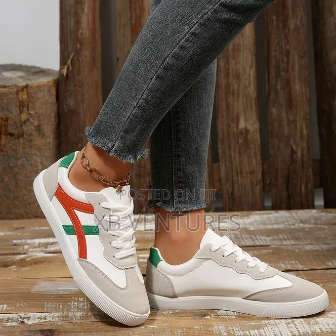 Women's Casual Lace-Up Contrast Color Sneakers