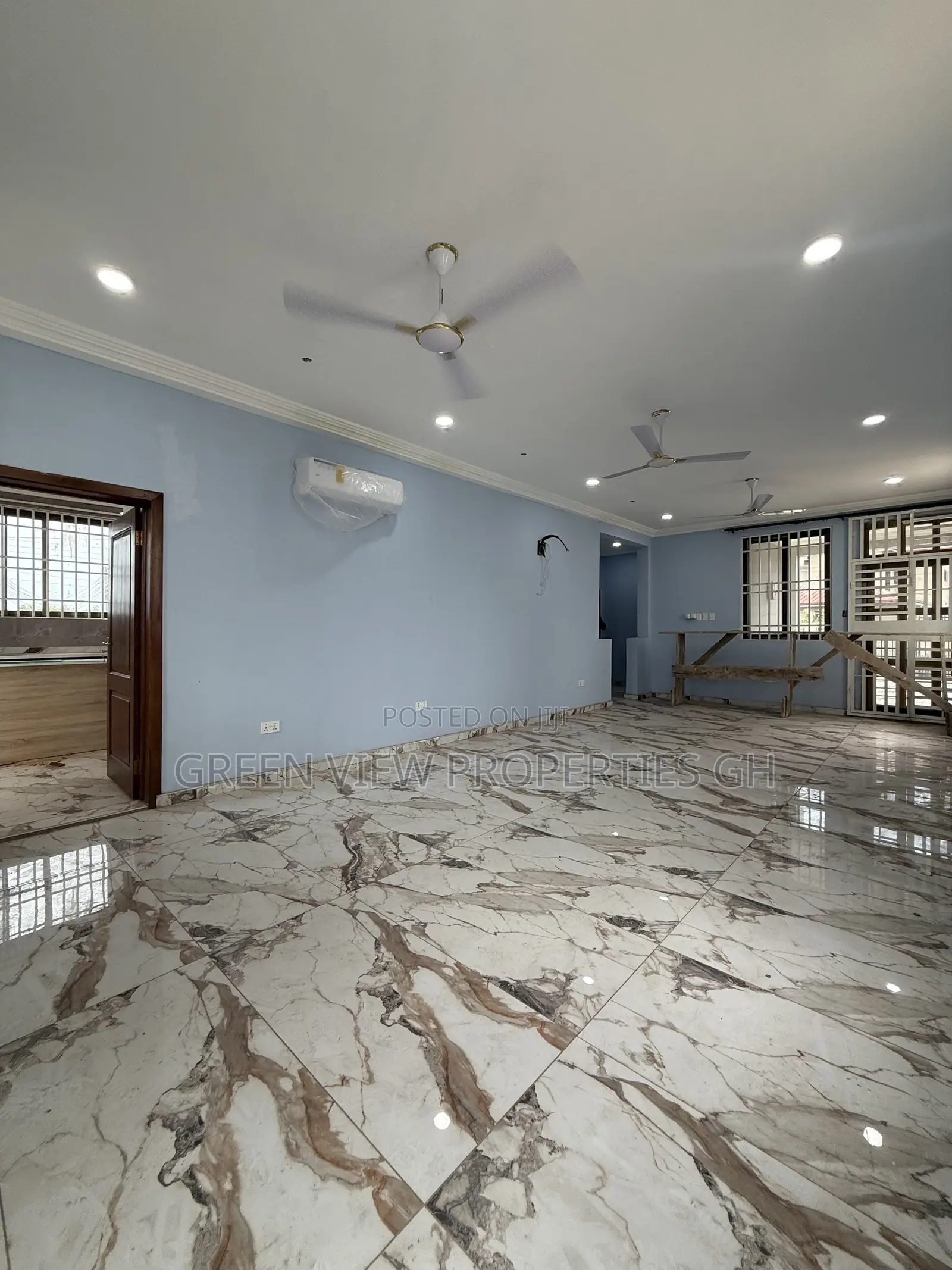 4bdrm Duplex in Tema Metropolitan for rent