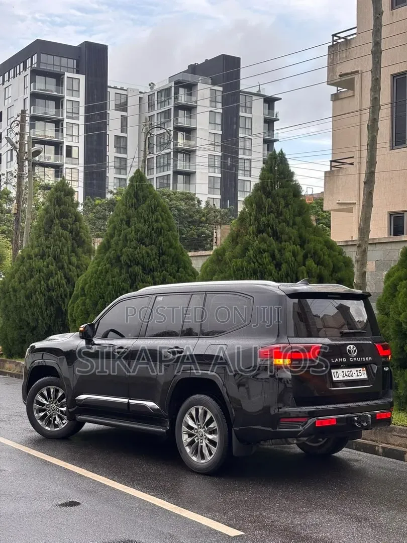Toyota Land Cruiser 2023 Black
