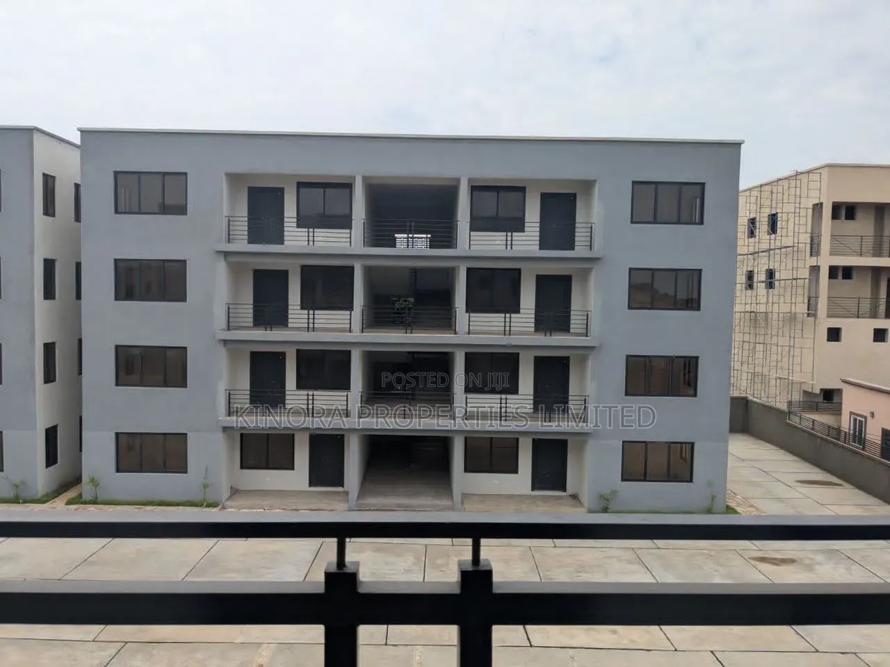 3bdrm Apartment in Achimota Mall, Mile 7 for rent