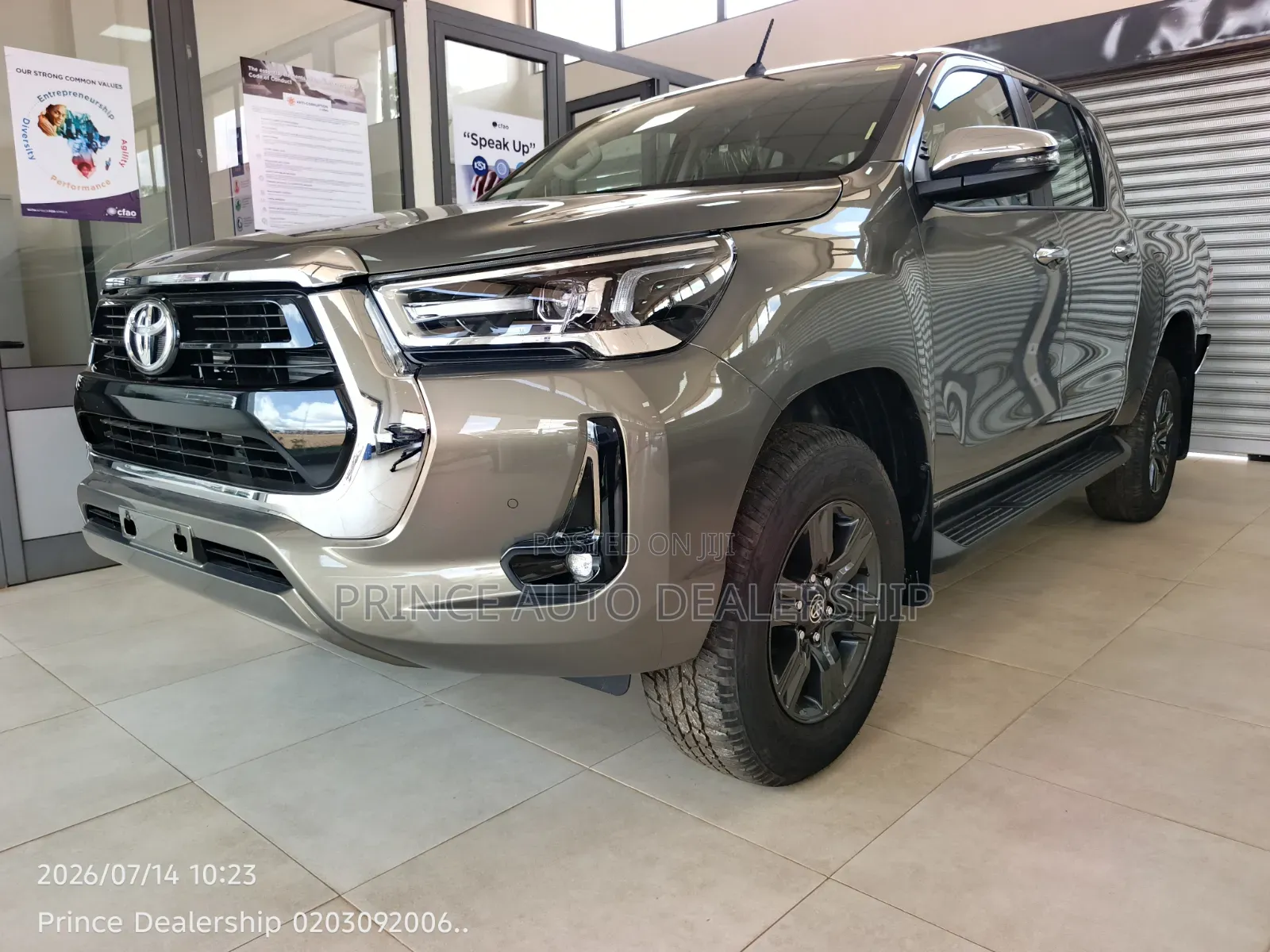 New Toyota Hilux 2025 Gray