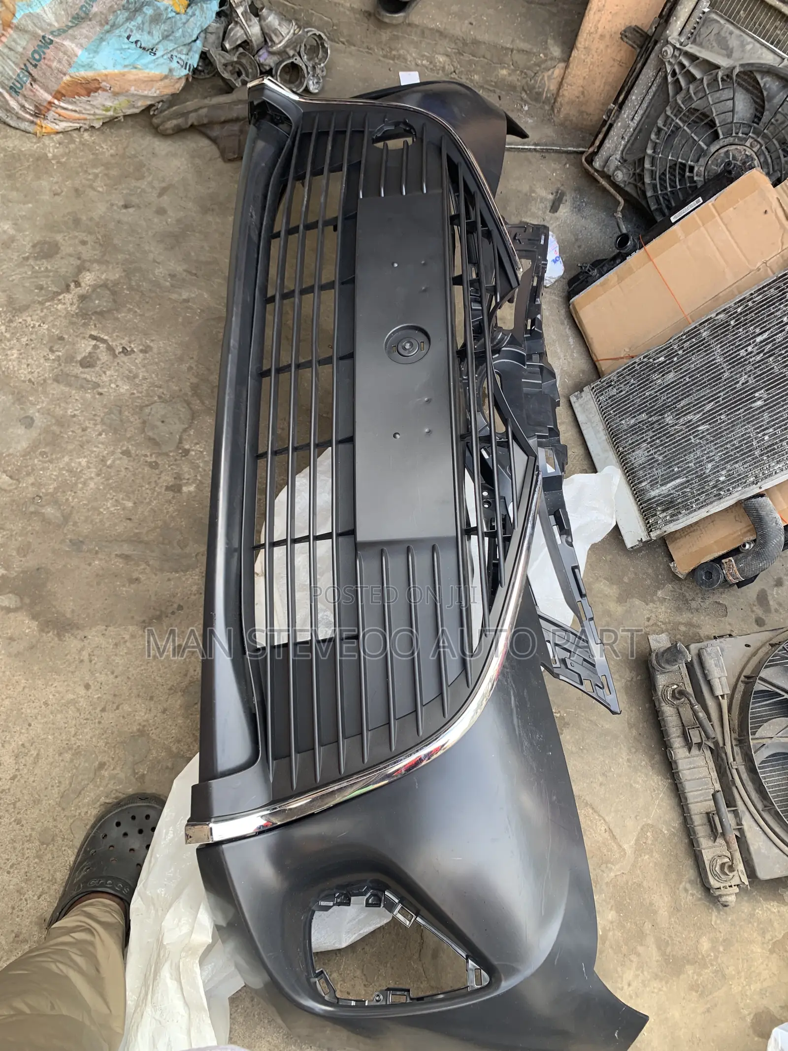 Toyota Yaris Hatched Back Front Bumper With Lower Grill2015-16