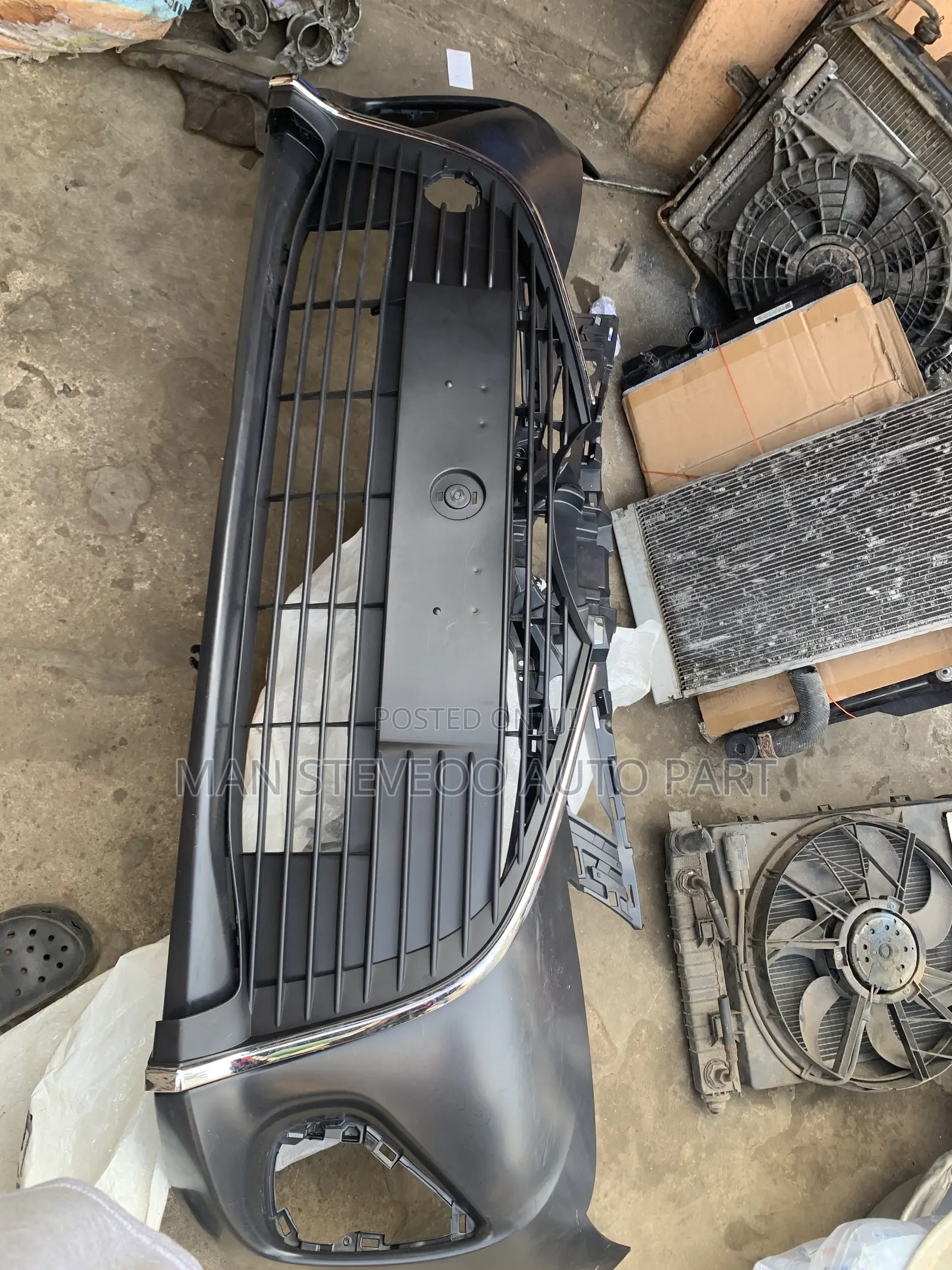 Toyota Yaris Hatched Back Front Bumper With Lower Grill2015-16