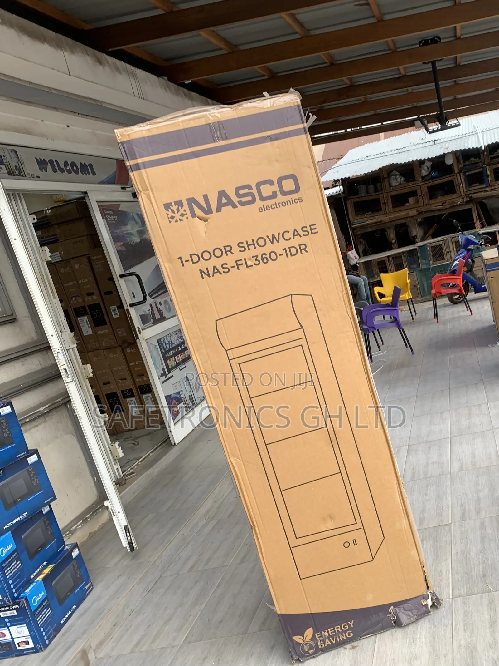 Perfect Sleek Nasco NAS-FL360-1DR 298-Liter Single-Door Display