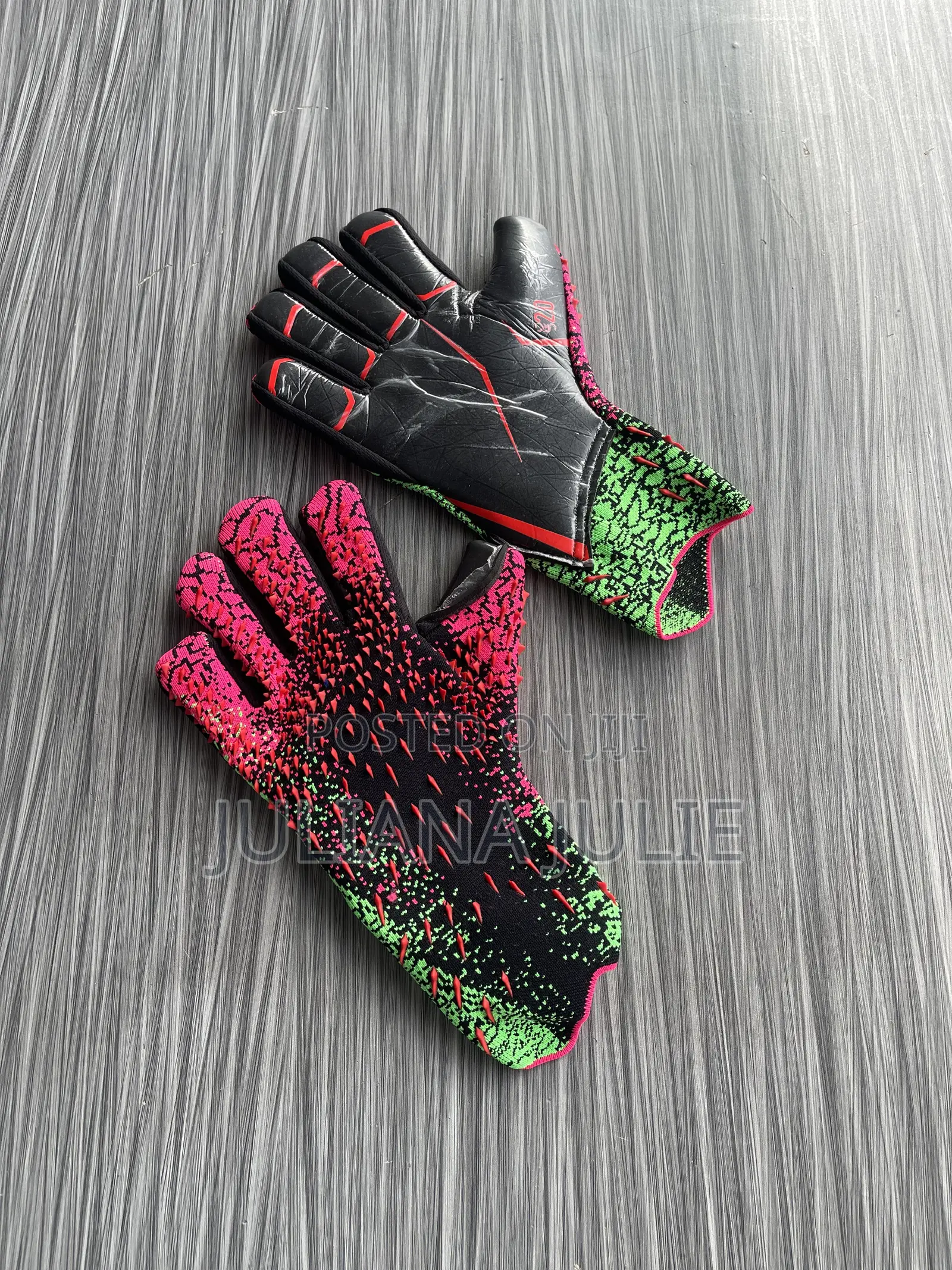 Original Goalkeeper Gloves Available at Cool Price