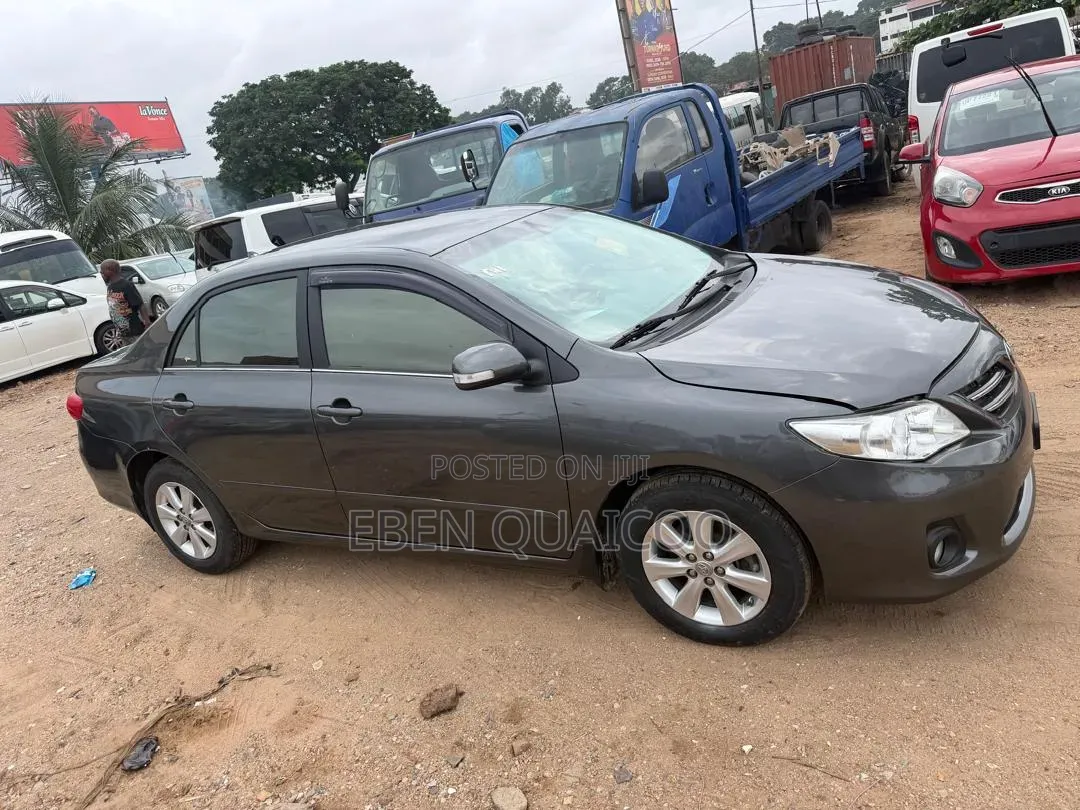 Toyota Corolla 2012 Gray