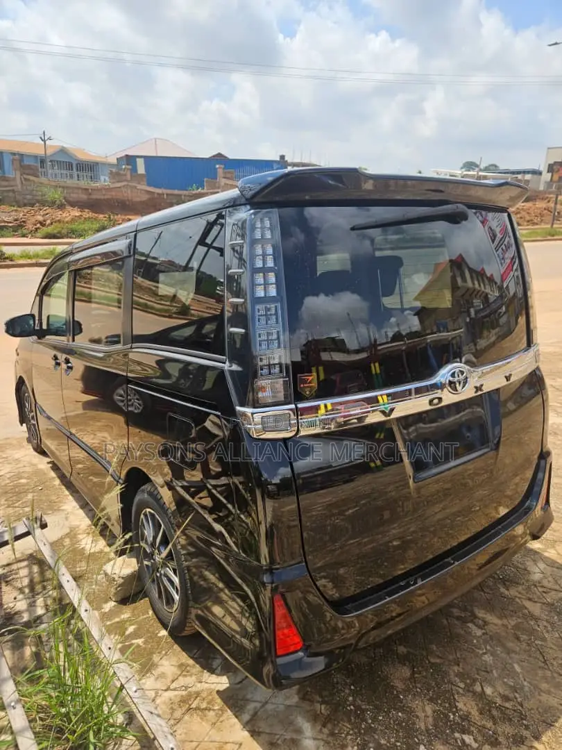 Toyota Voxy 2014 Black