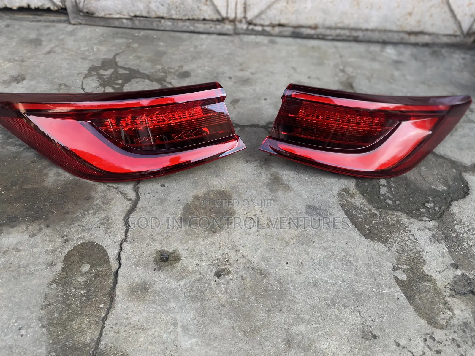 Infiniti QX50 Tail Light Pair