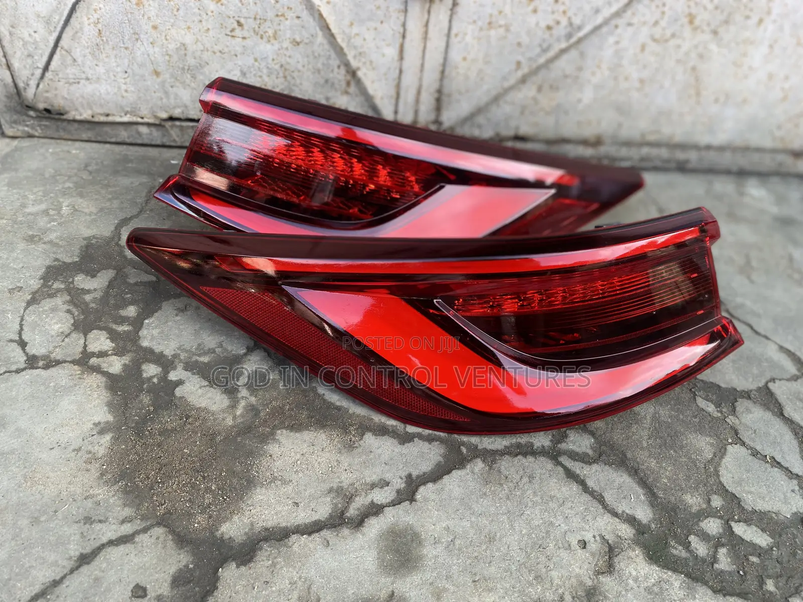 Infiniti QX50 Tail Light Pair