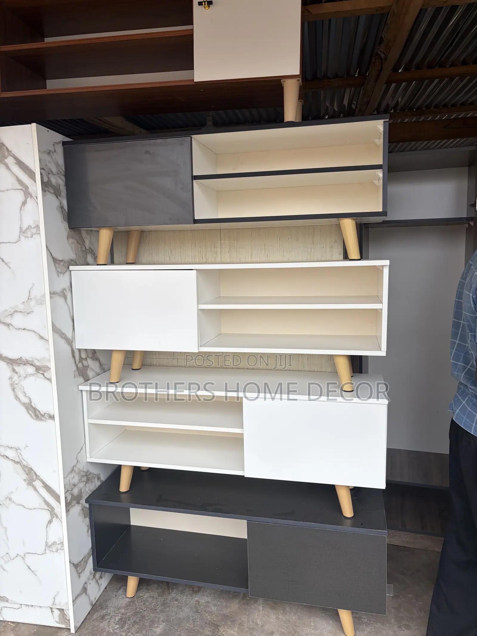 4 Feet Laminated TV Stand