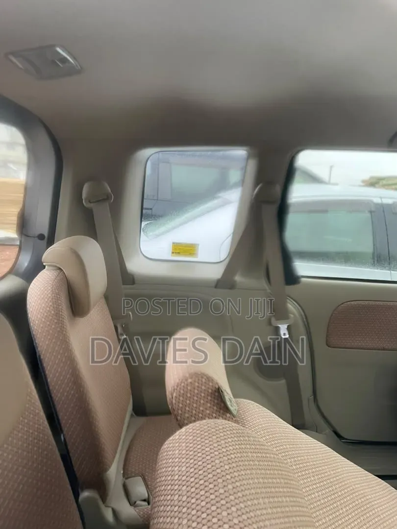 Toyota Sienta 2012 Silver