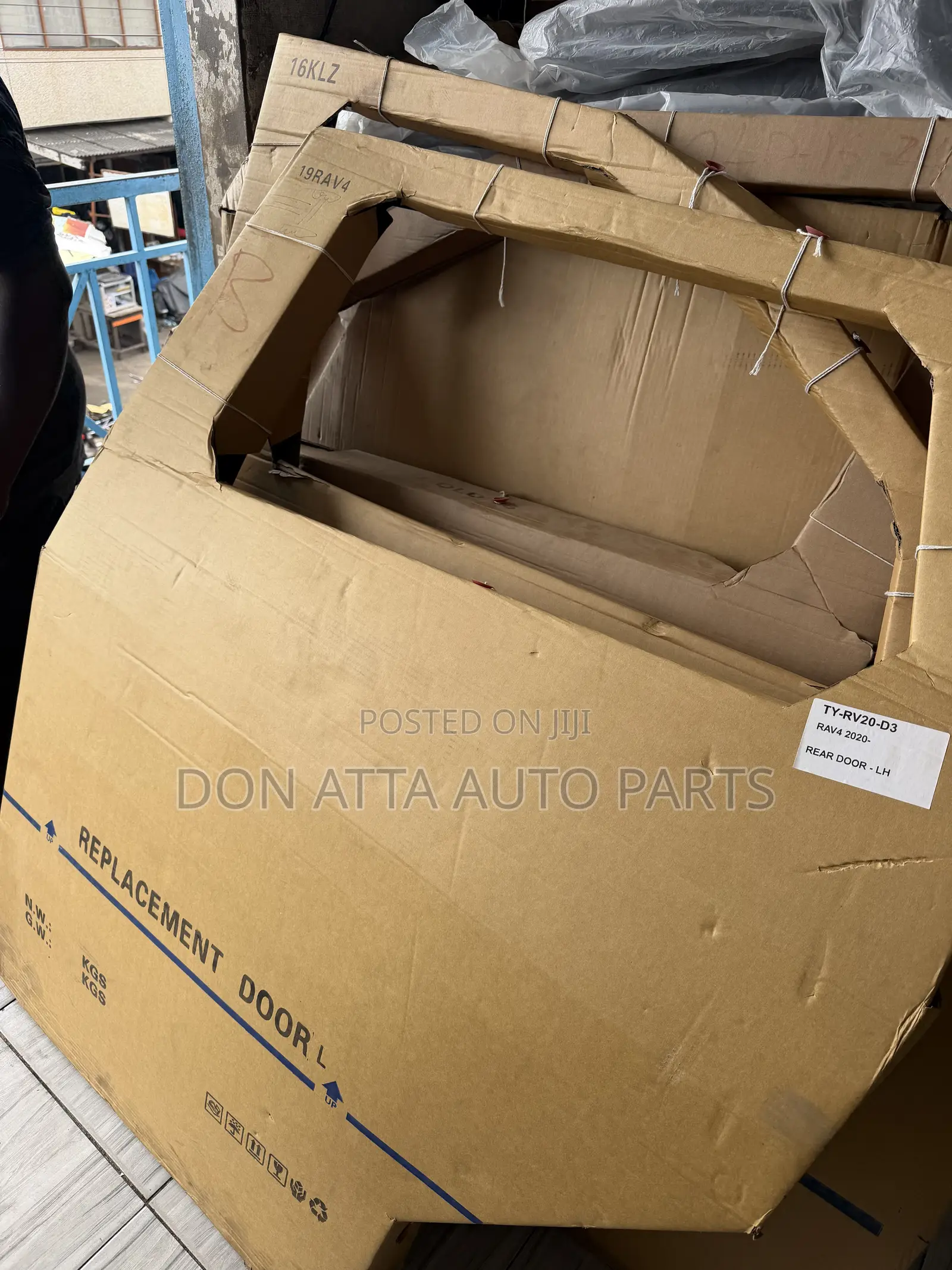 Toyota RAV4 2020 Back Left Door Available! Autoparts Aberdeen