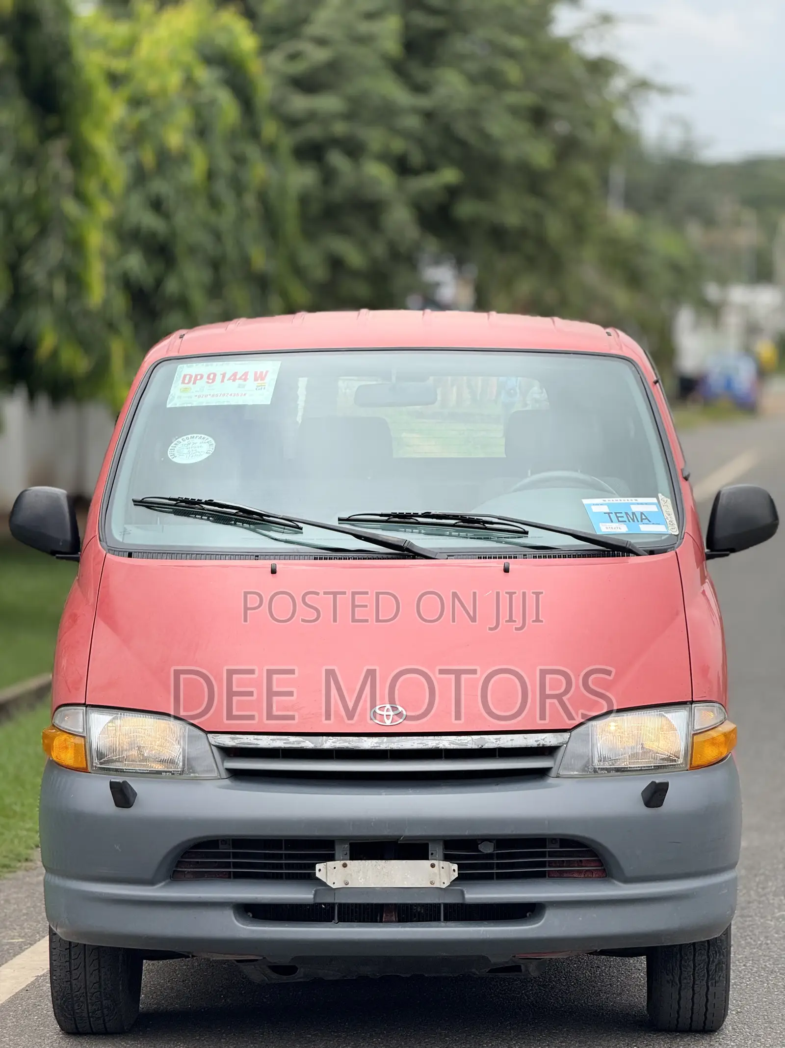 Toyota HiAce 2000 Red