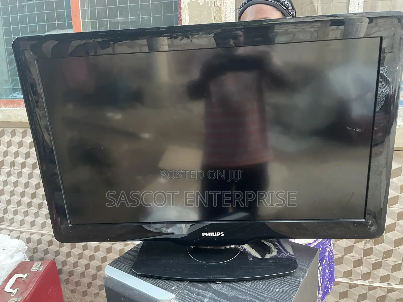 Philips 32-Inch Flat-Panel Television Half Digital