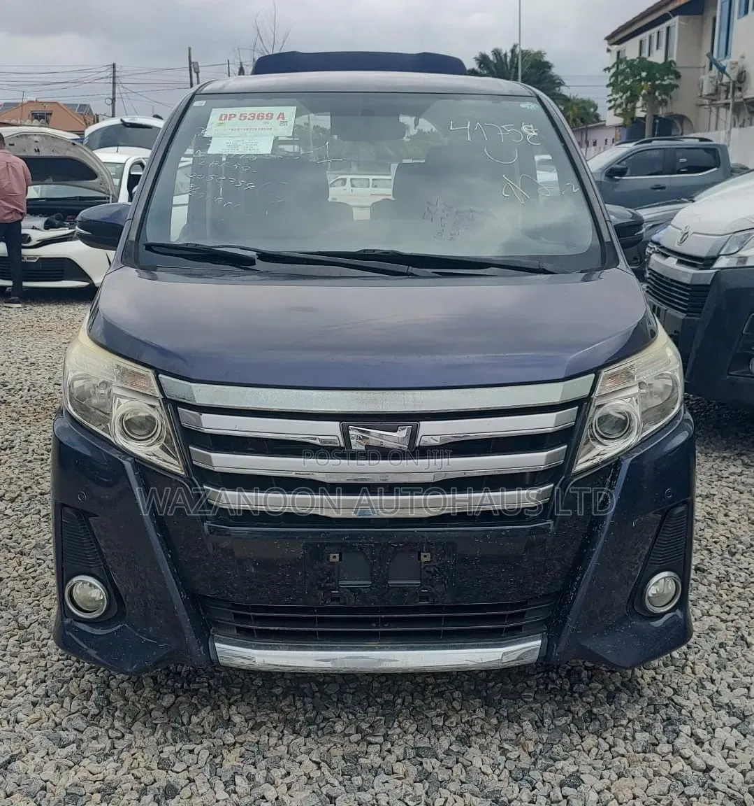 Toyota Noah 2014 Purple