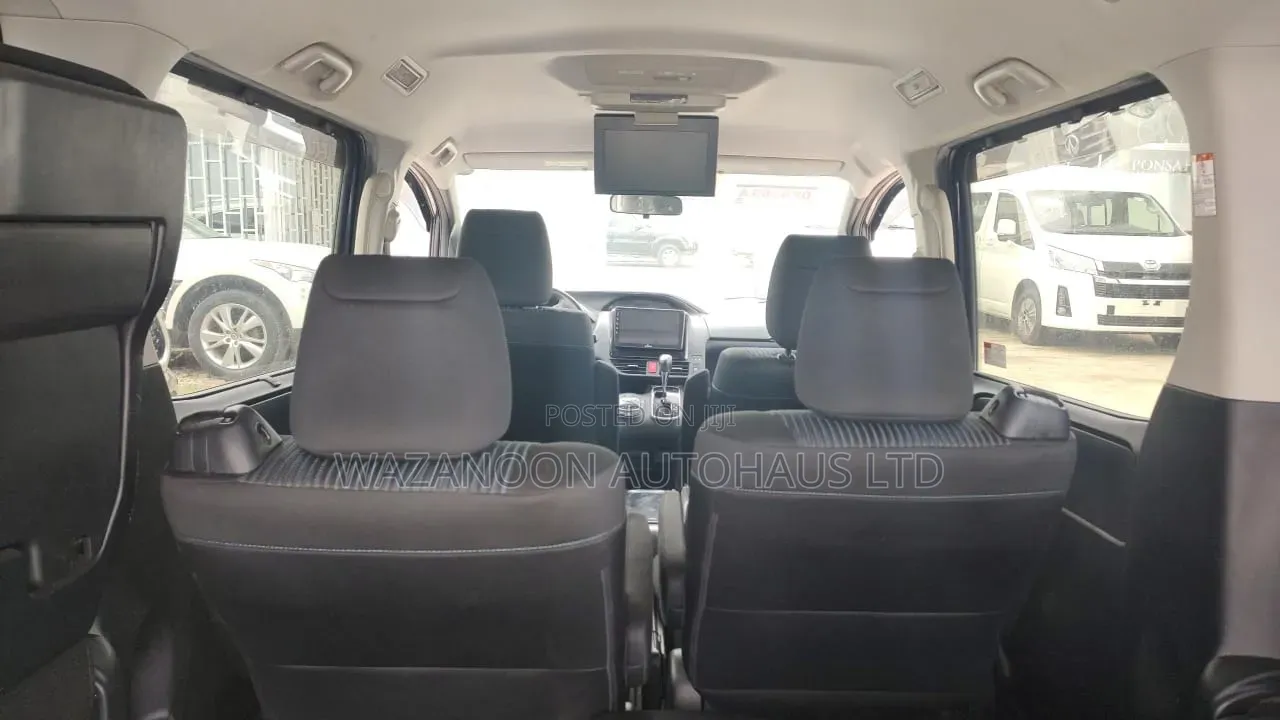 Toyota Noah 2014 Purple