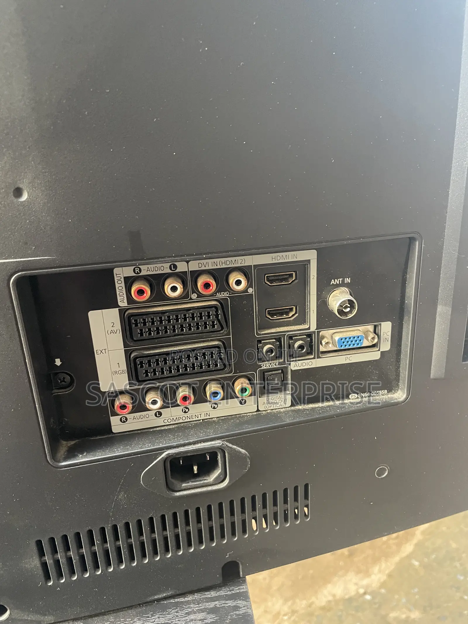 32 Inches Sumsung TV Half Digital