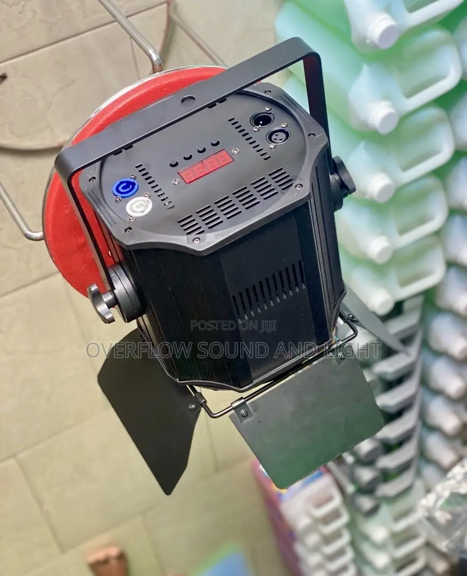 200w Cob LED Stage Light Equipped With Adjustable Bran Doors