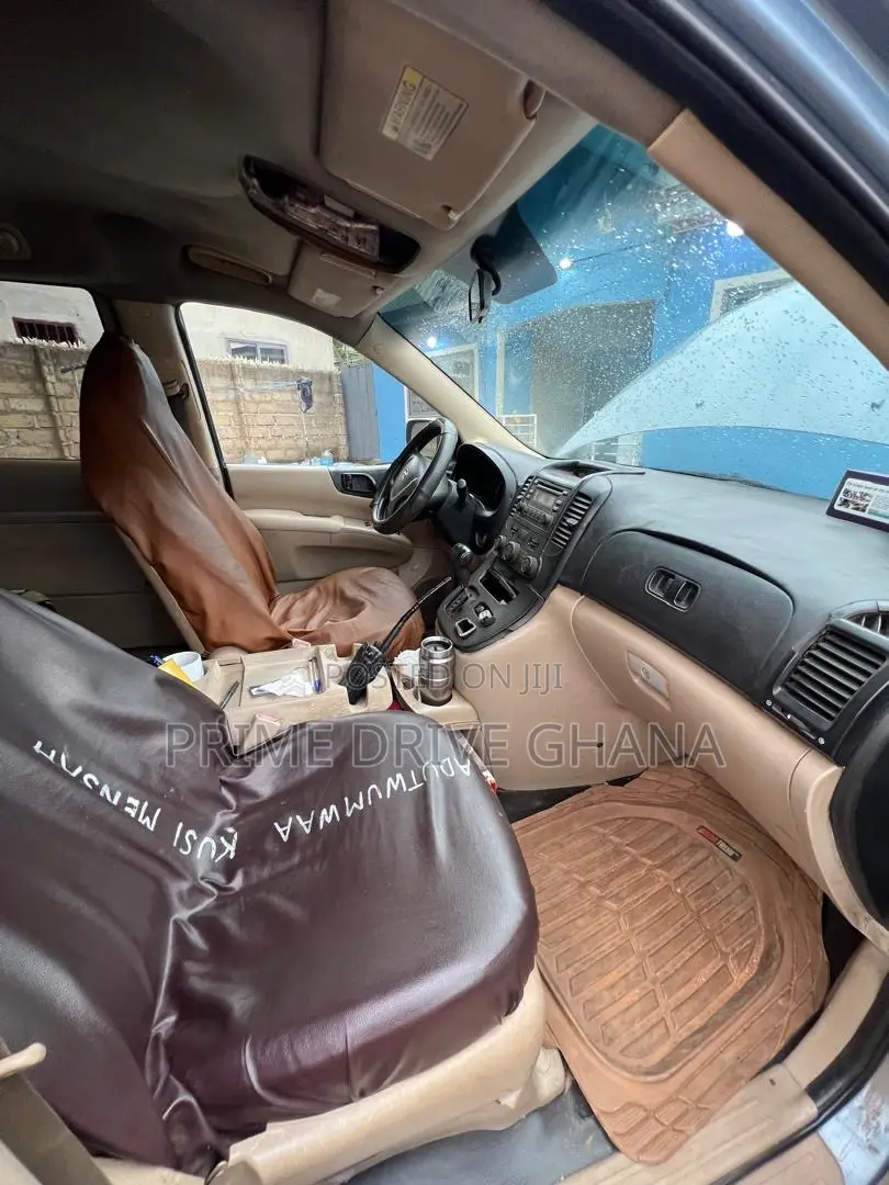 Hyundai Entourage 2008 Gray