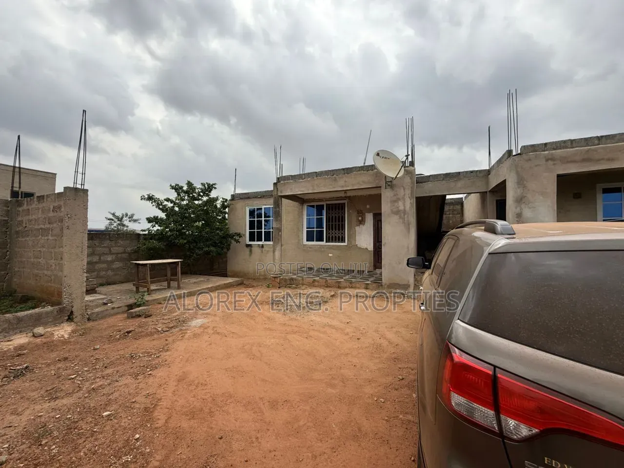 12bdrm Mansion in Oyibi $120,000, Valley View Area for sale