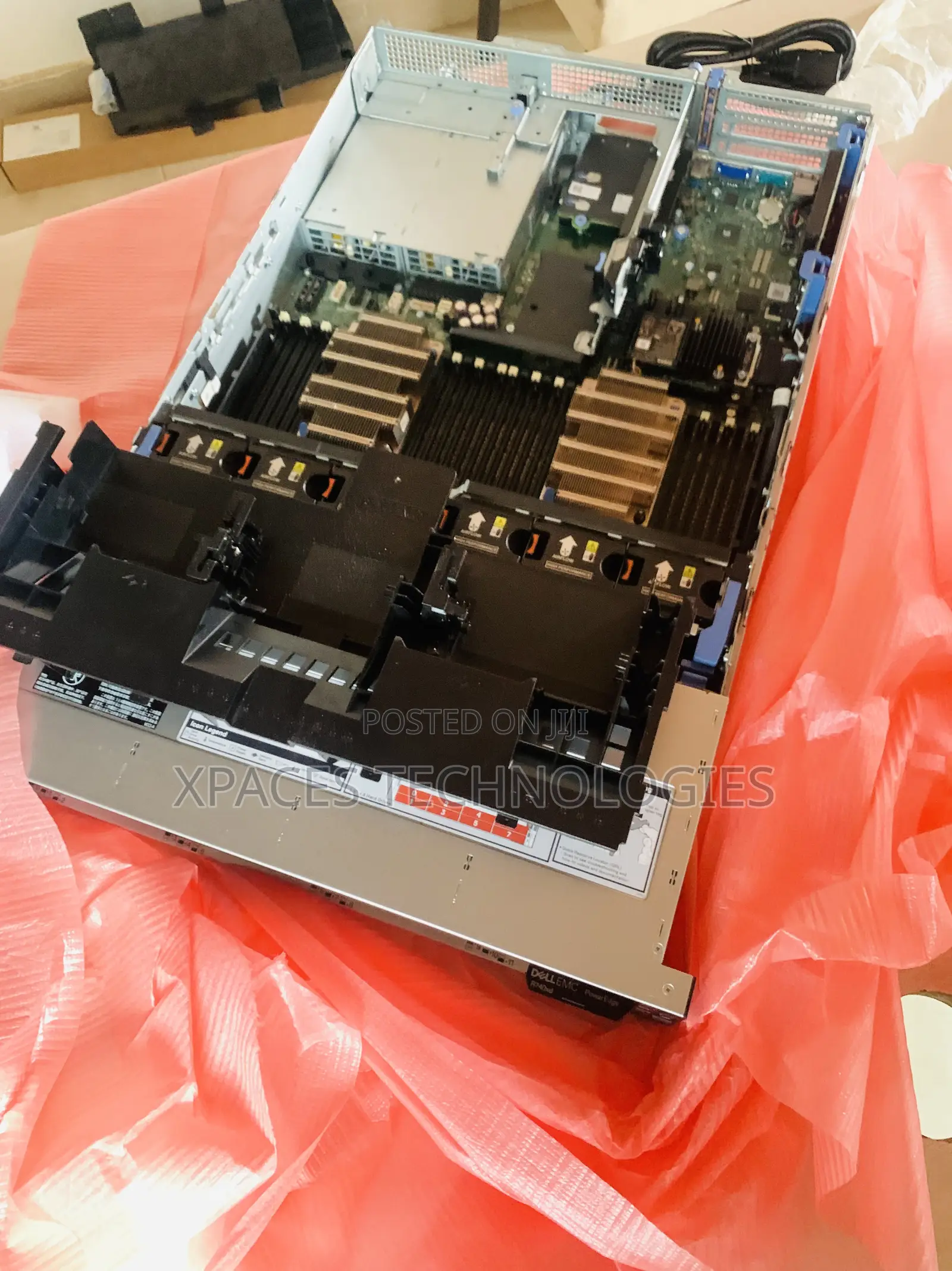 New Server Dell PowerEdge R740xd 32GB Intel HDD+SSD 1T