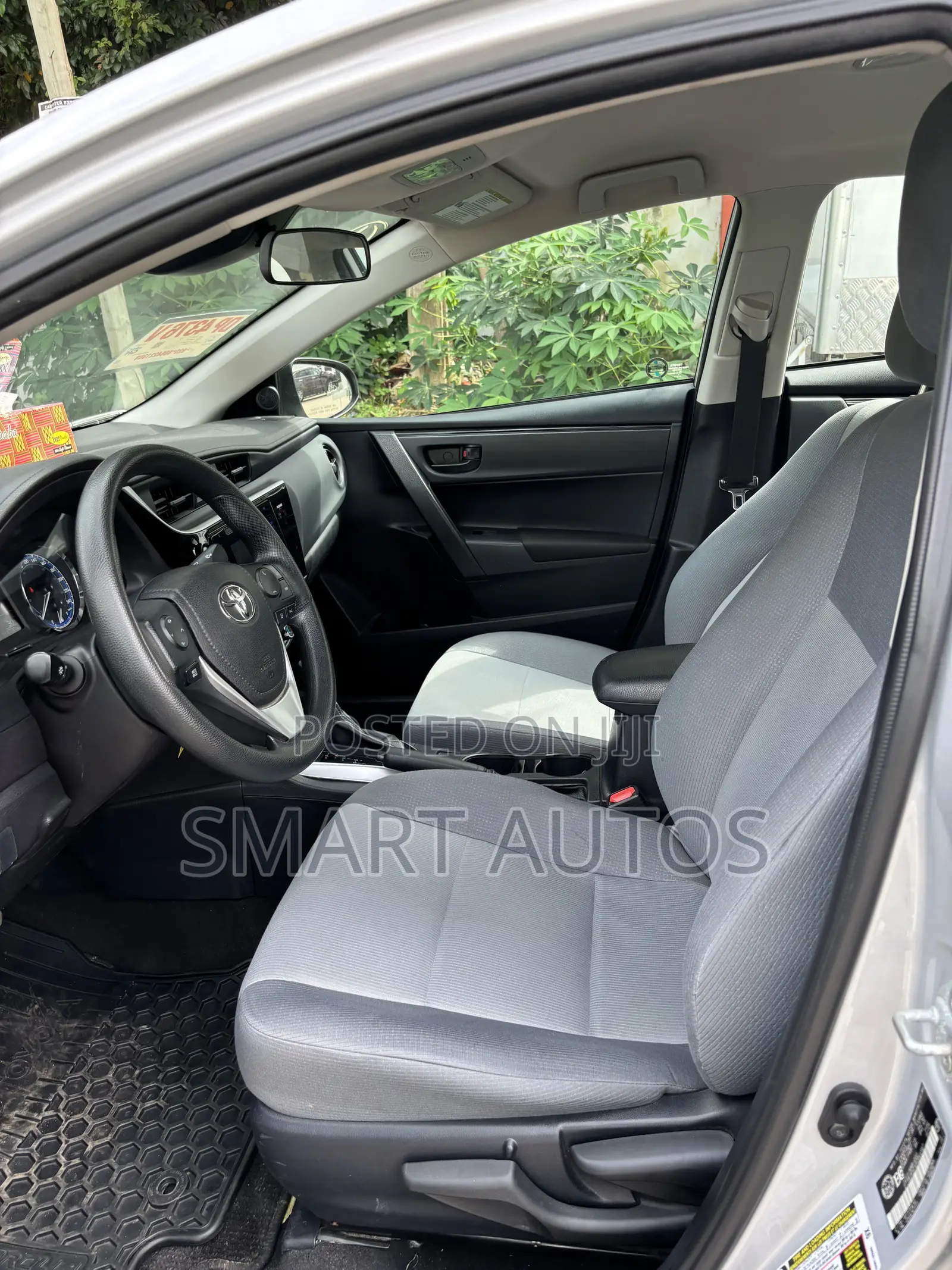 Toyota Corolla LE 4dr Sedan (1.8L 4cyl CVT) 2017 Silver