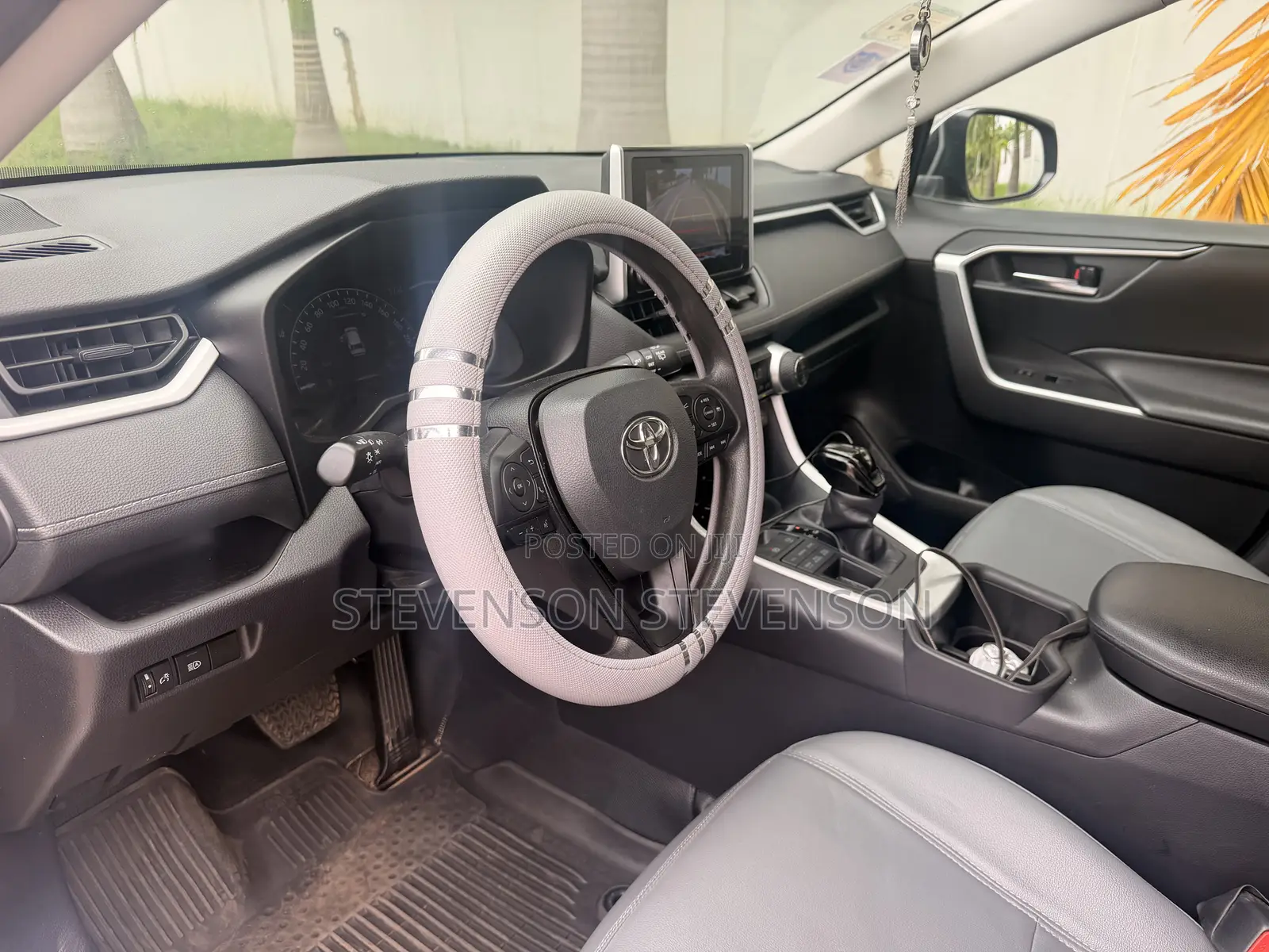 Toyota RAV4 XLE AWD 2024 Silver