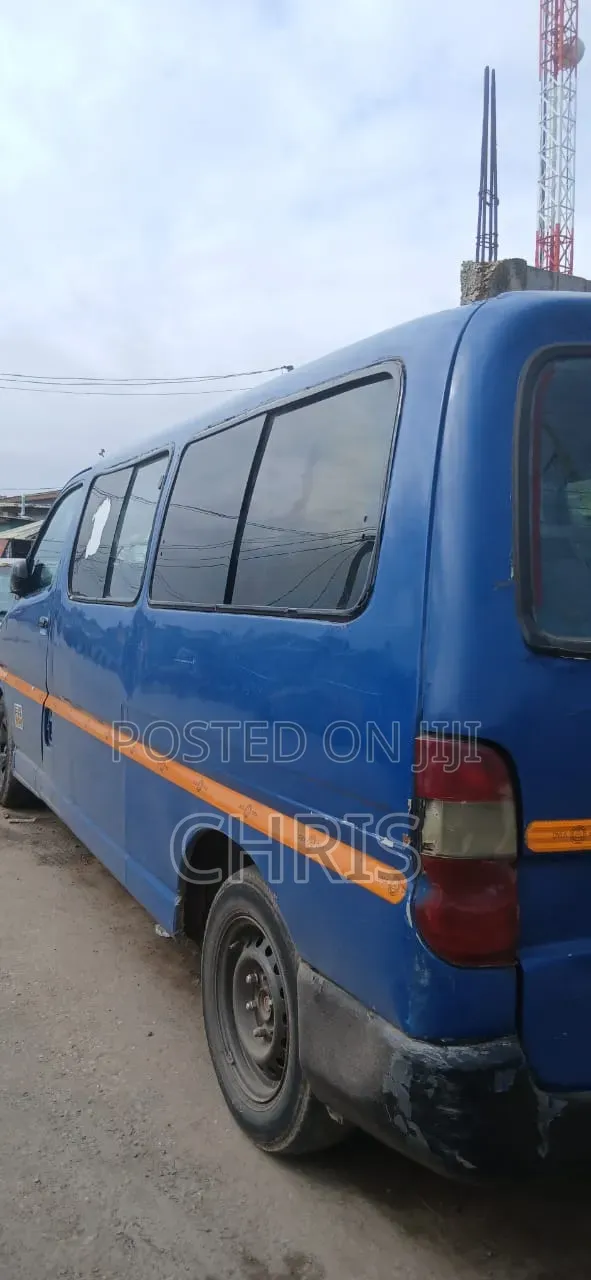 Toyota HiAce 1999 Blue