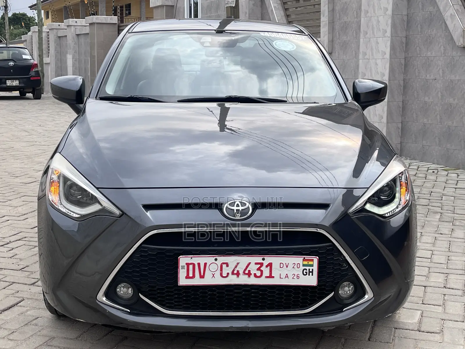 Toyota Yaris XLE Sedan 4dr 2019 Gray