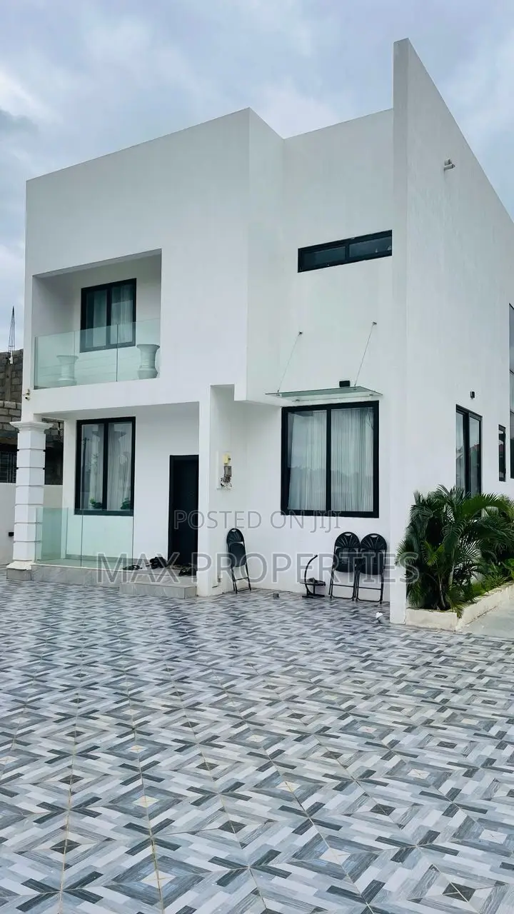 3bdrm House in Pokuase for sale