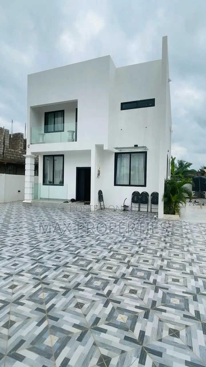 3bdrm House in Pokuase for sale