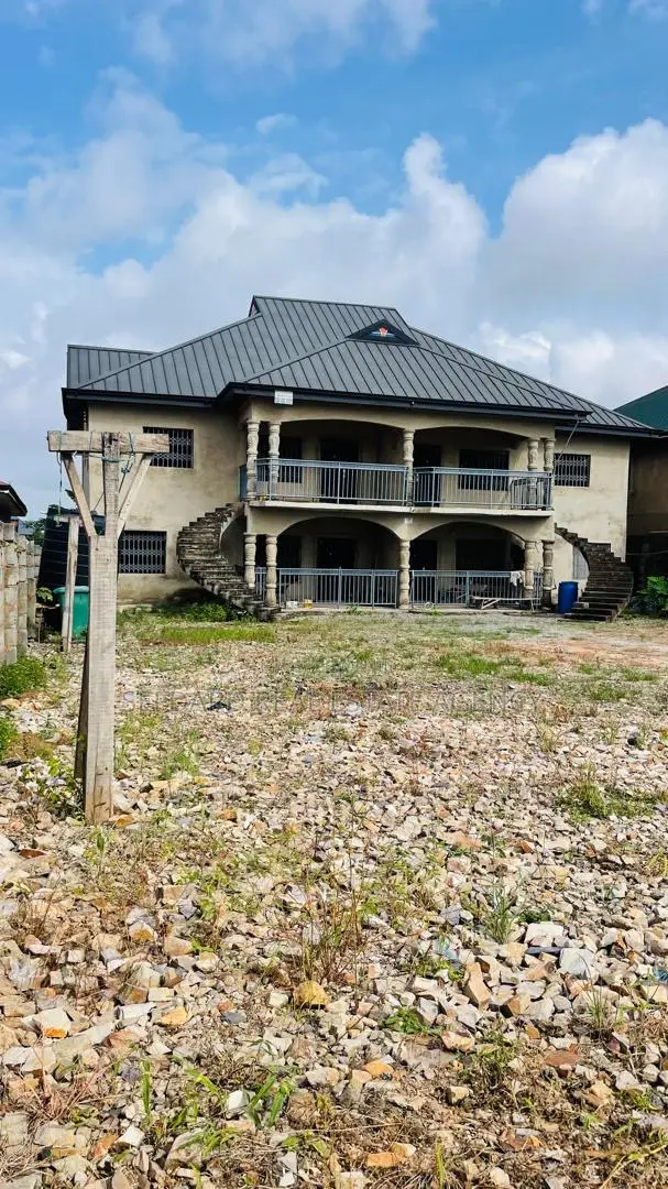 8bdrm Apartment in Sefdard Properties, Pokuase for sale