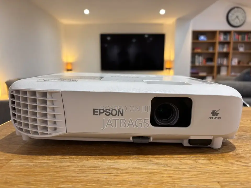 Epson Eb-E01 3300 Lumens Projector From Uk (Free Delivery)