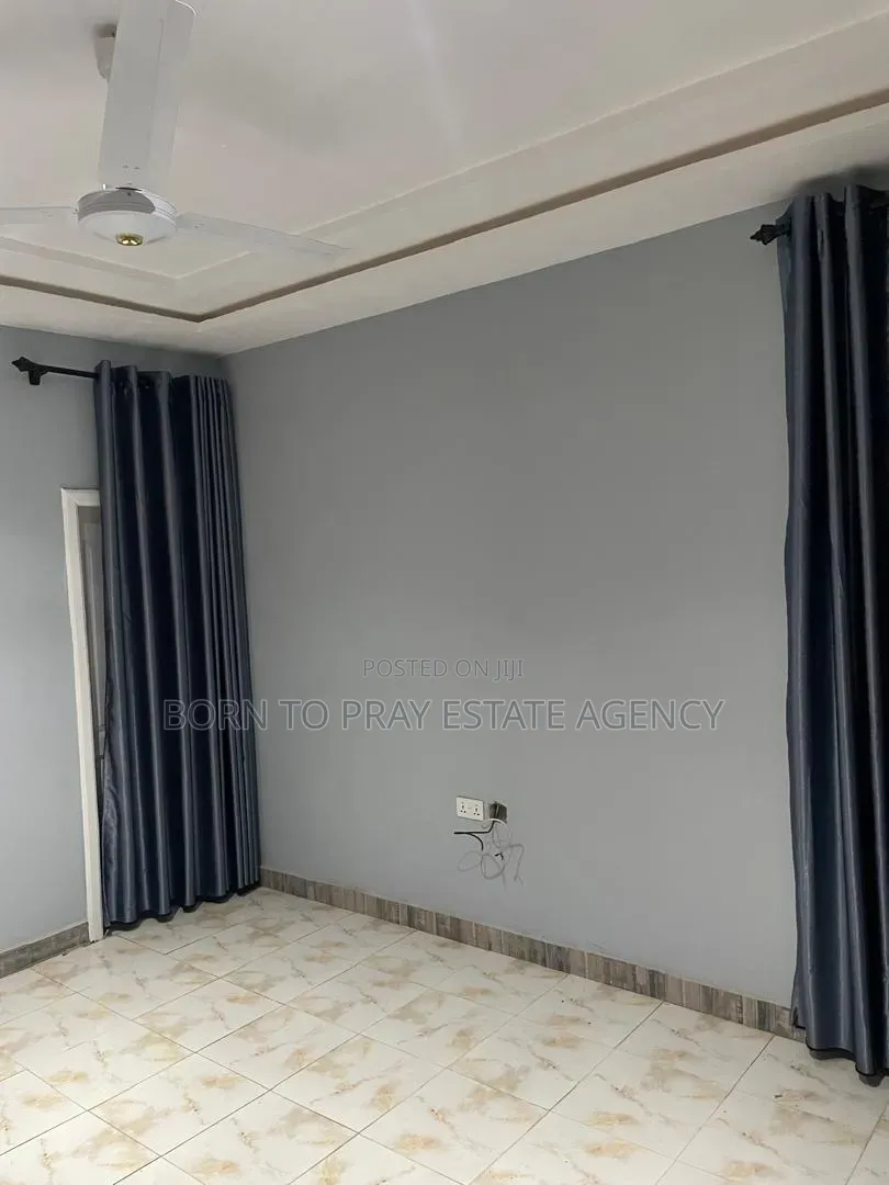 2bdrm Apartment in Born To Pray Estate, Ejisu-Juaben Municipal for rent