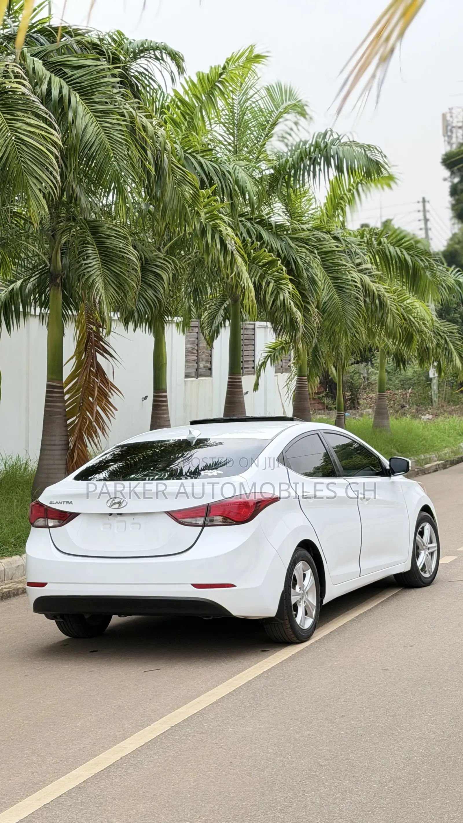 Hyundai Elantra Limited Sedan FWD (1.8L 4cyl 6A) 2016 White