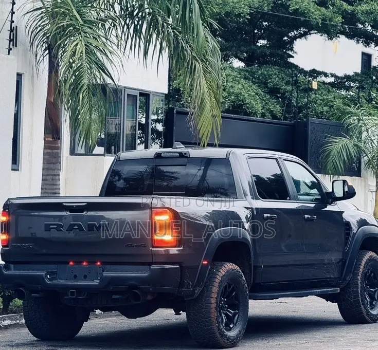 RAM 1500 2022 Gray
