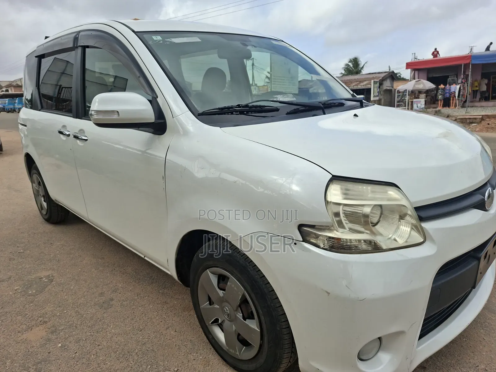 Toyota Sienta 2012 White
