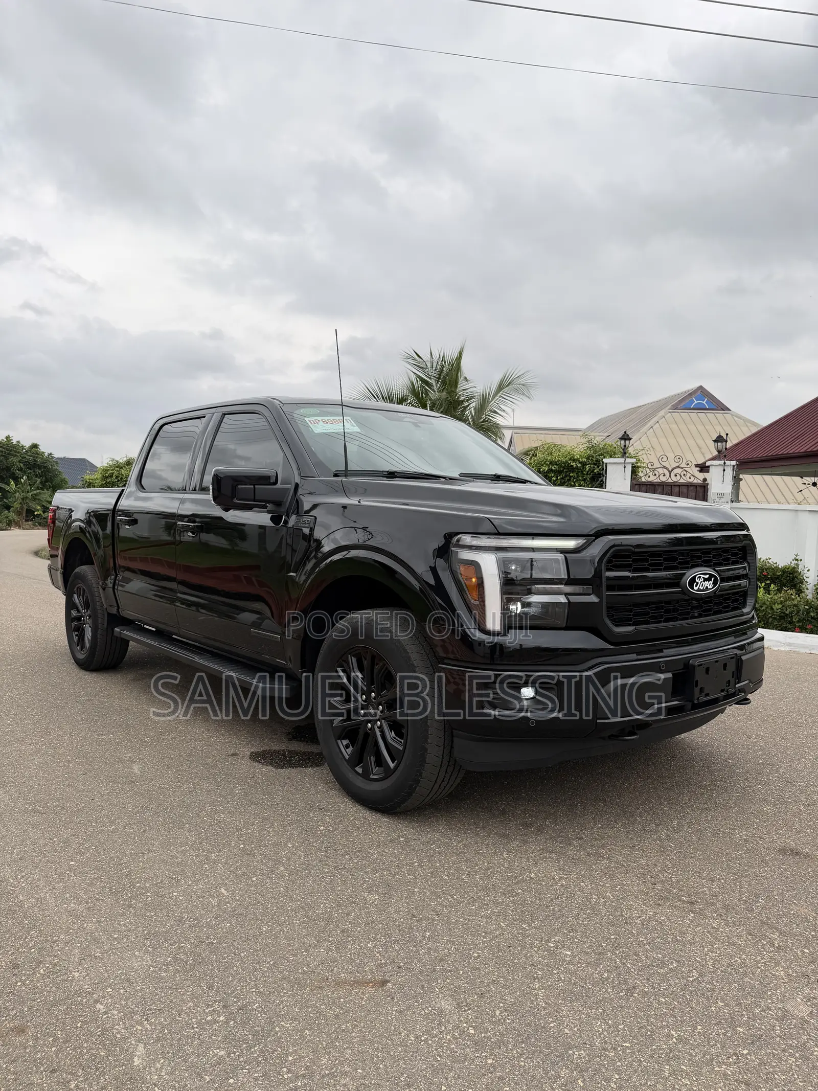 Ford F-150 LARIAT 4WD SuperCrew 5.5' Box 2025 Black