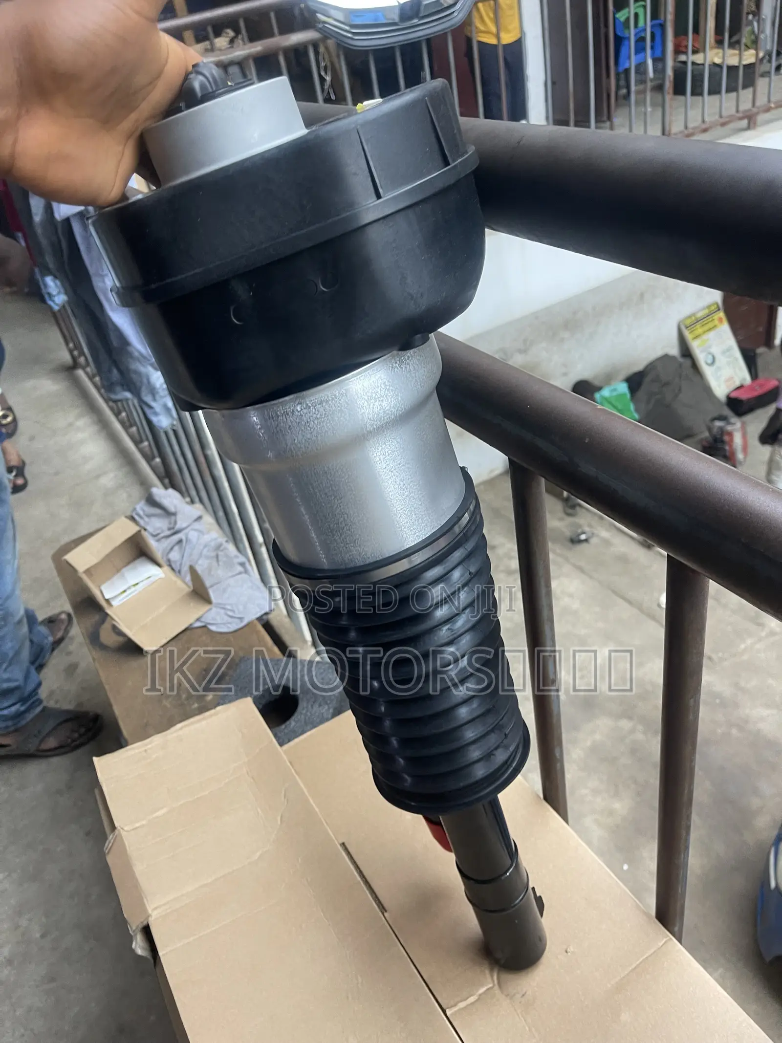 Range Rover Autobiography 22 -25 Front Air Shocks