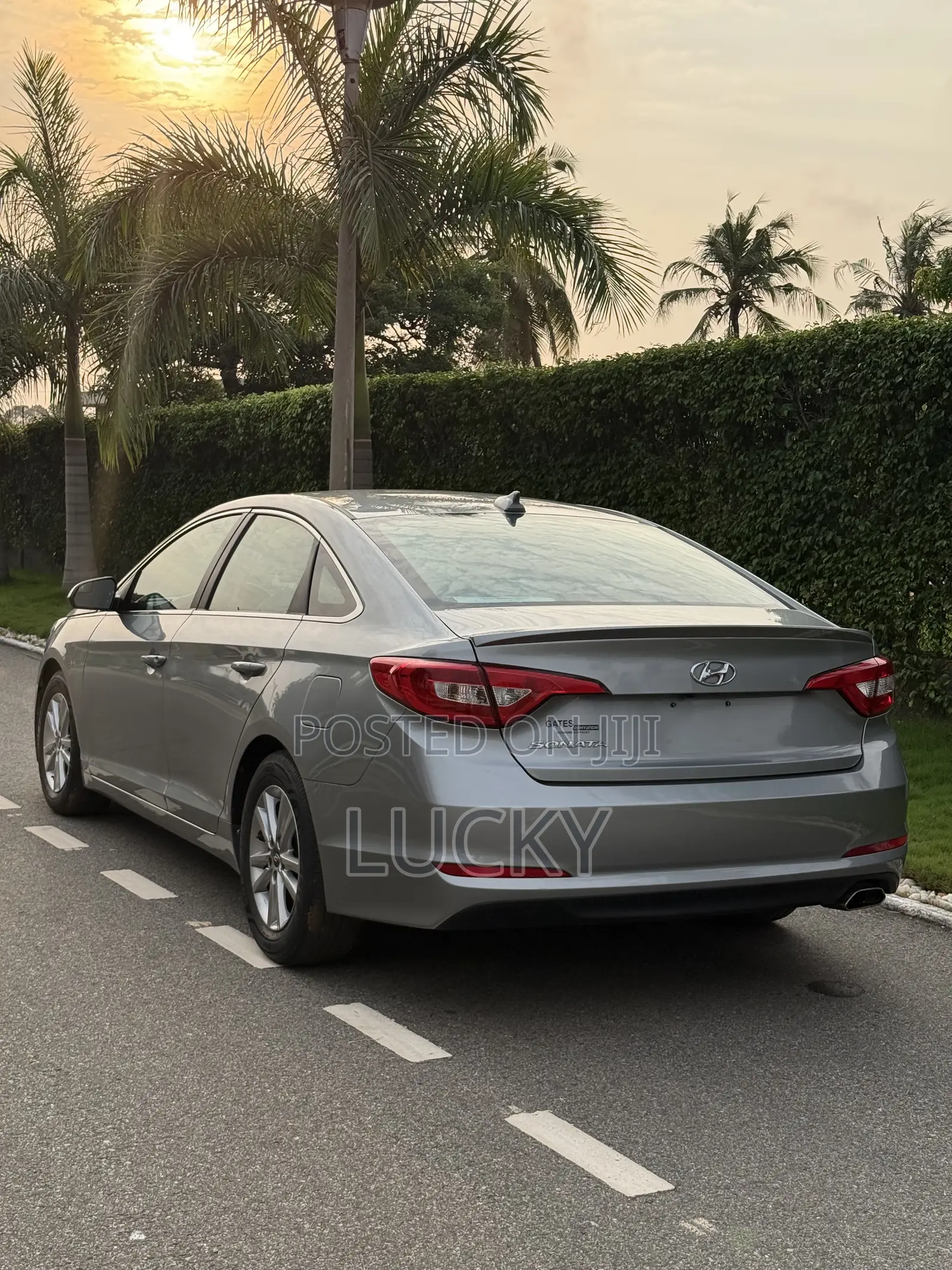Hyundai Sonata Base Sedan FWD (2.4L 4cyl 6A) 2017 Silver